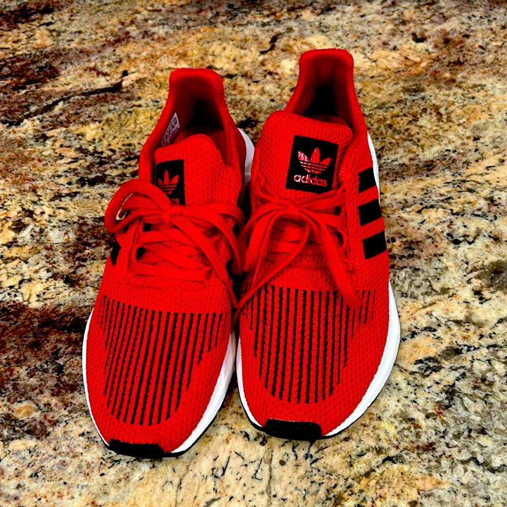 Adidas Ortholite women’s sneakers. Cute red color.
